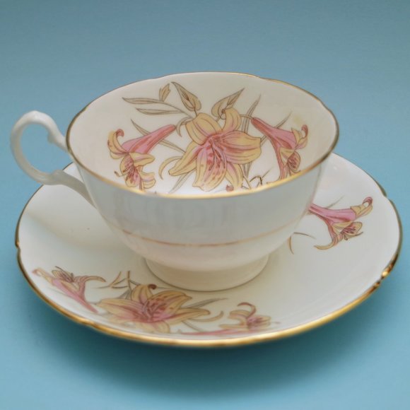 Royal Grafton Bone China Teacup & Saucer England Pink Lilly, Vintage Tea Cup - Picture 5 of 5